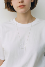 Load image into Gallery viewer, minimal circle bar necklace