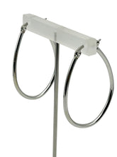 Load image into Gallery viewer, Minimal Oval Charm Earrings