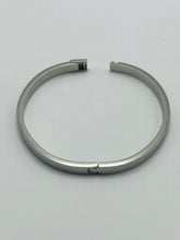 Load image into Gallery viewer, LINEAR Bangle