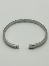 Load image into Gallery viewer, LINEAR Bangle