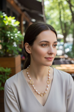 Load image into Gallery viewer, Serene Loop Necklace