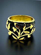 Load image into Gallery viewer, Noir Leaf Emblem Ring