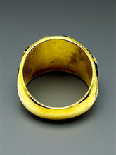 Load image into Gallery viewer, Noir Leaf Emblem Ring