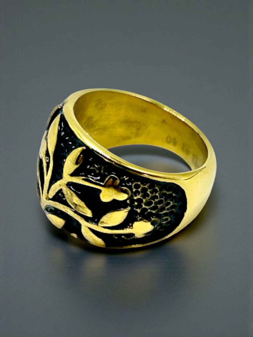 Noir Leaf Emblem Ring