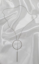 Load image into Gallery viewer, minimal circle bar necklace