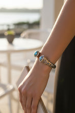 Load image into Gallery viewer, Azure Fang Bangle