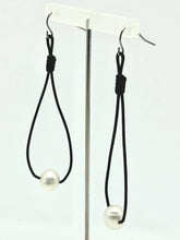 Load image into Gallery viewer, Noir Pearl Arc Earrings