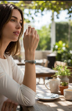 Load image into Gallery viewer, Azure Fang Bangle