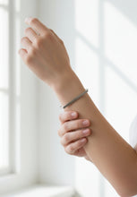 Load image into Gallery viewer, Forma Bangle