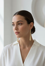 Load image into Gallery viewer, Dewdrop Elegance