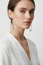 Load image into Gallery viewer, Noir Pearl Arc Earrings